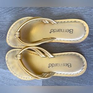 Bernardo sandals size 8 gold